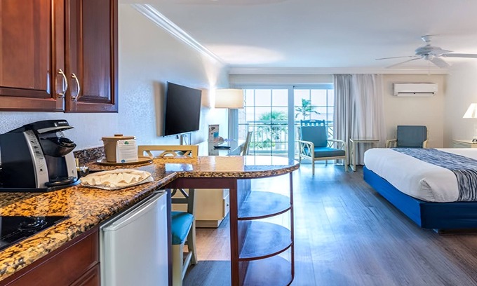 Captiva Hotel | Waterfront Charm: Scenic Gulf View Balcony Studio | Pool | Parking | Near Beach
