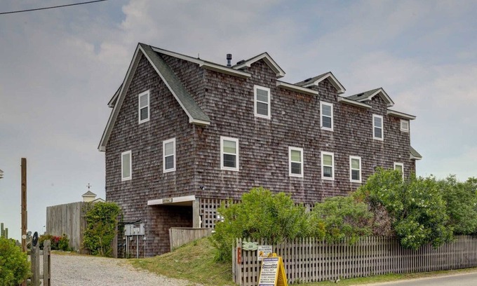 Ocracoke Condo | Waterfront Condo Located right on Silver Lake Harbor