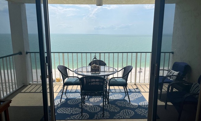 Collier County House | Waterfront Condominium - Apollo #902