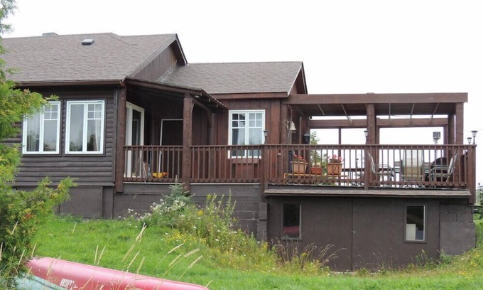 Collingwood Cottage | Waterfront Cottage On Private Lake - about 20 km from Collingwood