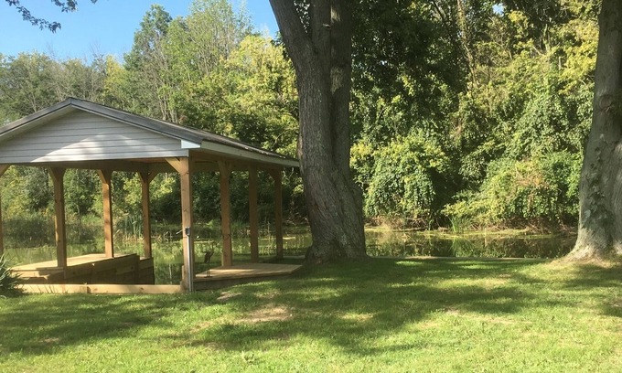 Nashport Cottage | WATERFRONT Eagle's Nest Lake Cottage with Boat Dock on Buckeye Lake