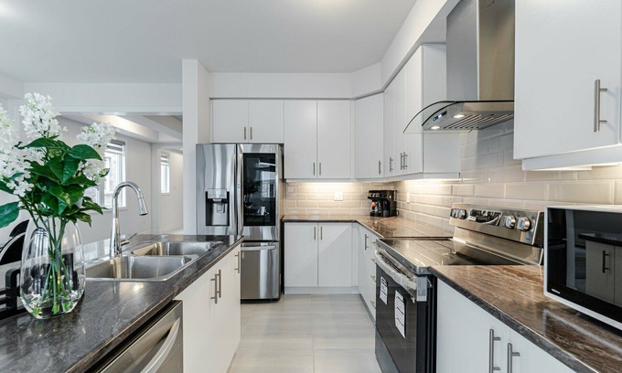 Niagara Falls Villa | Waterfront Executive Villas