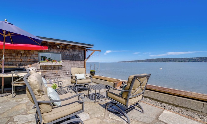 Camano Island Cottage | Waterfront Gem w/2 Patios on Camano Island