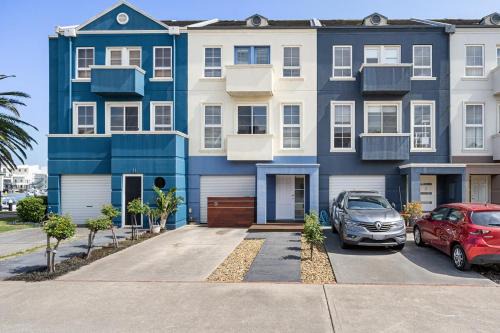 Patterson Lakes House | Waterfront Haven with Deck, Marina Views & Parking