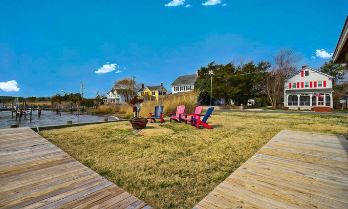 Whitehaven House | Waterfront Historic Gem w/Kayaks & Fire Pit