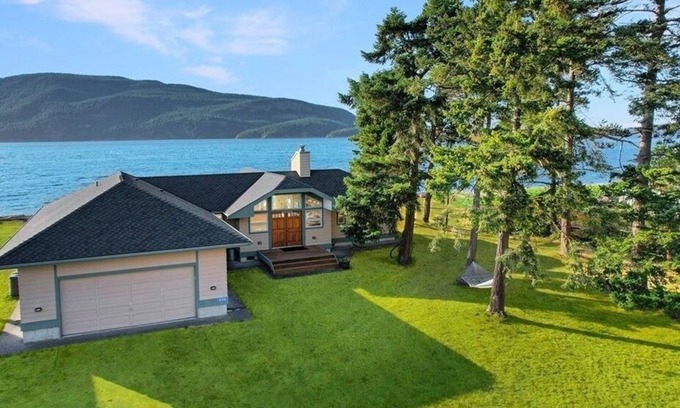Anacortes House | Waterfront home on Guemes, the San Juan’s quietest island