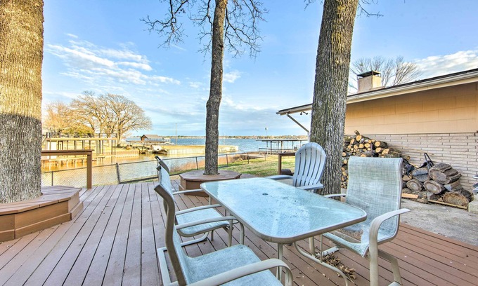 Cedar Creek Reservoir House | Waterfront Home w/Boat Dock in Gun Barrel City