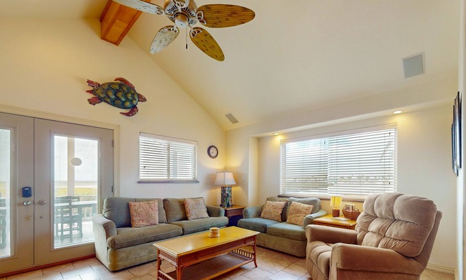 Port Isabel Cabin | Waterfront Home w/ Large Covered Deck & 2 Pools - Direct Access to Channel