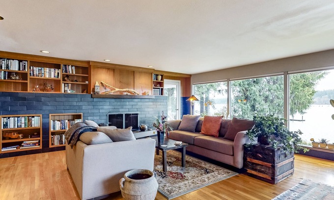 Poulsbo House | Waterfront home w/ Mt. Rainier and bay view, firepit & shore access - 1 dog OK