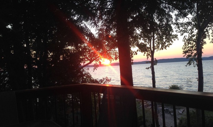 Williamsburg Cottage | Waterfront, kayaks included. Spectacular Views Of The Bay, Pet Friendly