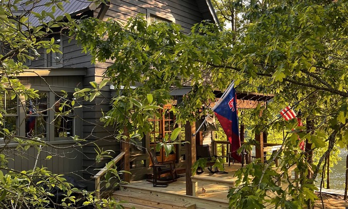 Crane Hill House | Waterfront lake house with panoramic views on Smith Lake