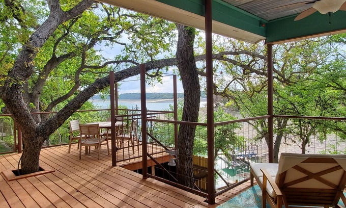 Mico House | Waterfront Lakehouse on Lake Medina