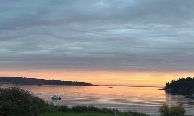 Lopez Island House | Waterfront Lopez Island home on sun-filled, low-bank property - 3 bedrm, 2 bath