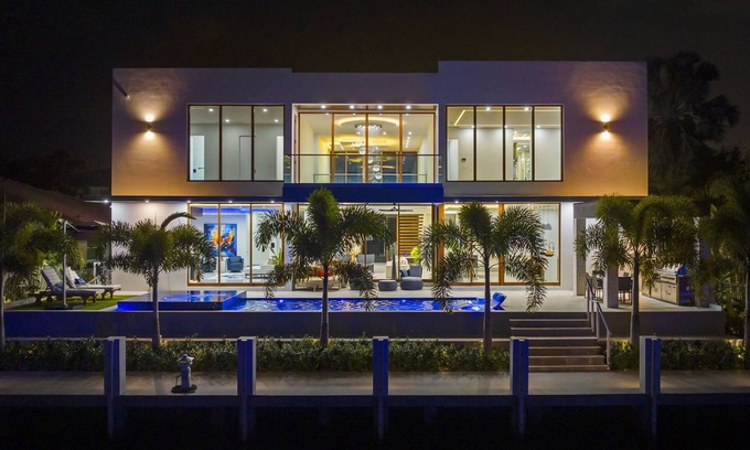 Lighthouse Point Villa | Waterfront Luxury Modern Villa sleeps 8 - 5 bedrooms, 5.5 baths