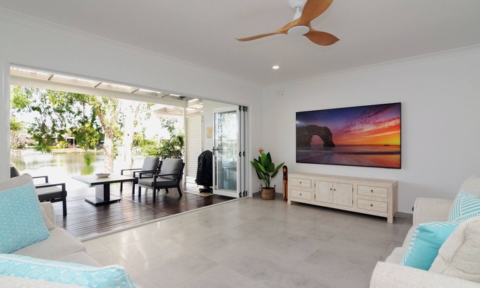 Noosaville Apartment | Waterfront Luxury in Noosaville