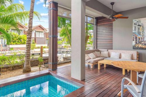 Black River Apartment | Waterfront Luxury Lodge w Private Pool