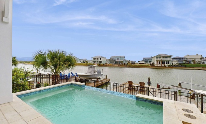 Rockport House | Waterfront luxury with private dock, outdoor kitchen, infinity pool & pier