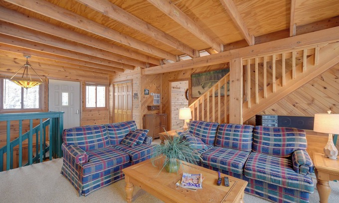 Hayward Cabin | Waterfront Nelson Lake Cabin w/Boat Dock!