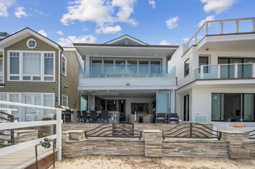 Balboa Peninsula House | Waterfront Newport Beach, Balcony Views Hot Tub