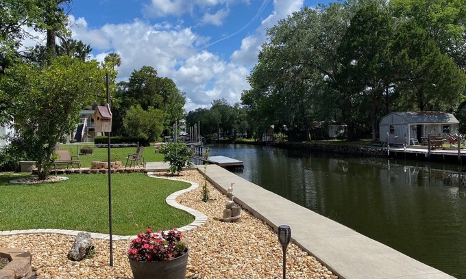 Crystal River House | Waterfront Paradise w dock, large patio, lanai, pool, hot tub! Bring your boat!