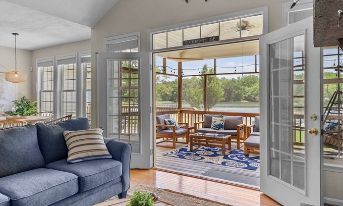 Wicomico Church House | Waterfront property, private dock, kayaks, paddle boards, broadband internet.