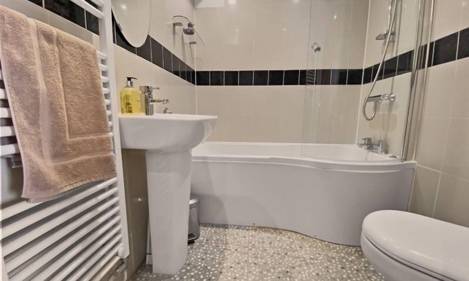 Gosport Apartment | Waterfront Quay - 2nd floor apartment overlooking the water