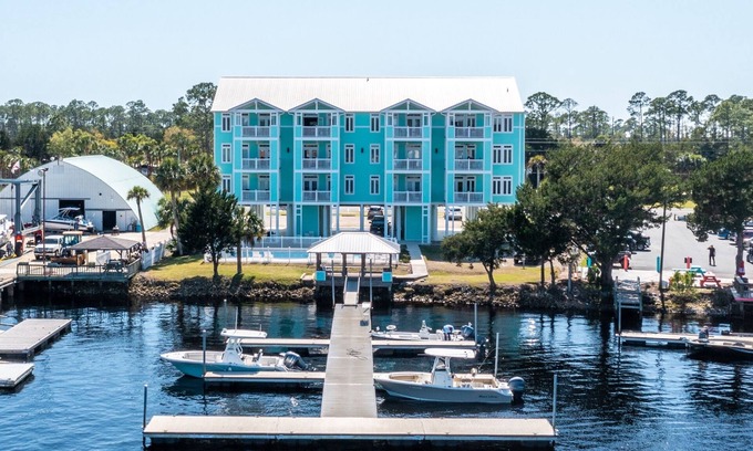 Steinhatchee Condo | Waterfront Rivers Edge Condo #2D-Bldg 1 *ASSIGNED BOAT SLIP & COVERED PARKING!