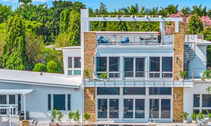 Coral Ridge Villa | Waterfront/Rooftop Terrace/Heated Pool/Canal View & Access/Horison Key | VlLLAS