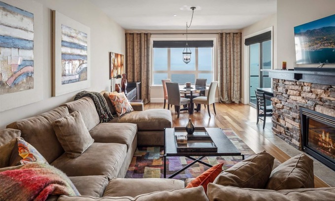 Sandpoint Condo | Waterfront Seasons at Sandpoint Condo: Spa, Heated Pool, Boat Slip