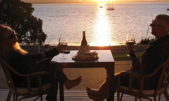 Whangarei Heads Apartment | Waterfront, self-contained, one bedroom apartment with scenic views .