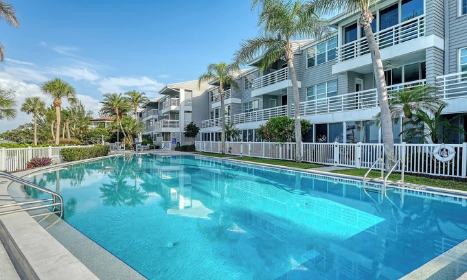 Whitney Beach Condo | Waterfront, Spa/Pool, Private Paradise on Longboat Key!