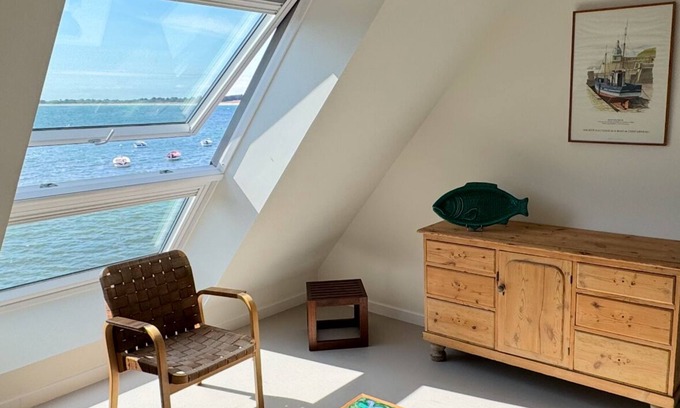 Guilvinec Apartment | WATERFRONT STUDIO