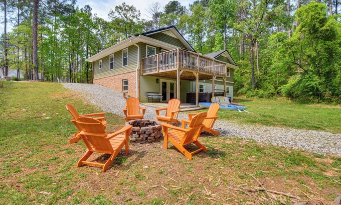Townville House | Waterfront Townville Home w/Hot Tub + Dock!