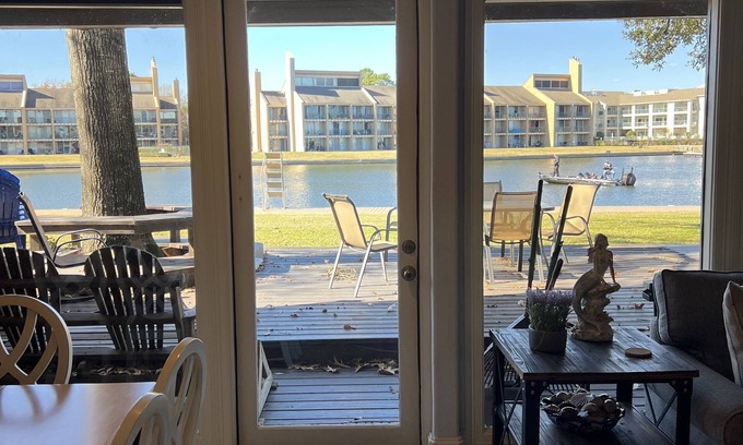 Walden on Lake Conroe House | Waterfront updated 3 Bedroom Townhome on Quiet Cove, sleeps 10 fully furnished.