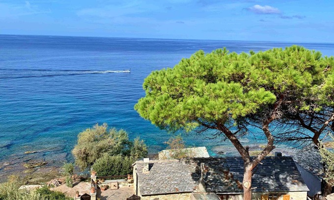 Chine Villa | Waterfront villa with exceptional view