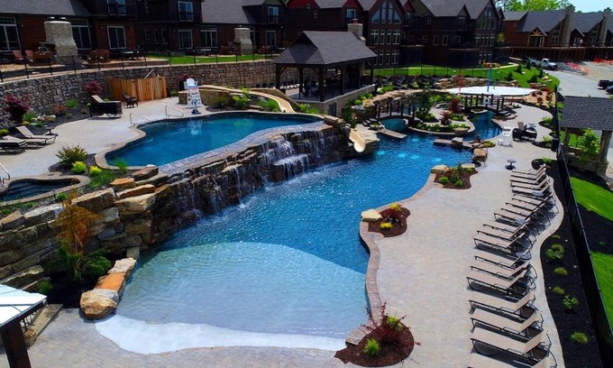 Indian Point House | WaterMill Cove Resort 8Bed Lakefront Lodge 2 miles to SDC HUGE POOL