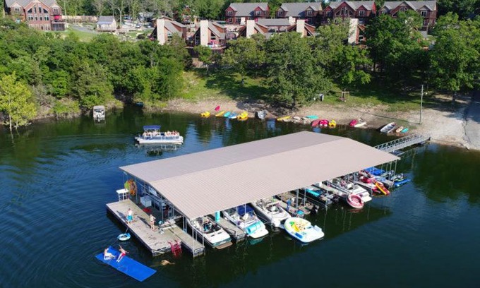 Indian Point House | WaterMill Cove Resort Lakefront Luxury Lodge 2mi to Silver Dollar City HUGE POOL Dock