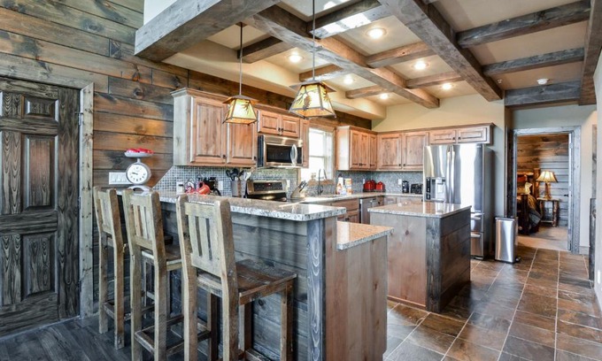 Indian Point House | WaterMill Cove Resort LUXURY Lakefront Lodge 2mi to SDC FREE Amenities HUGE POOL