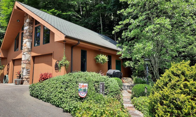 Ohiopyle Ski Chalet | Water’s View at Schaefer’s Cove