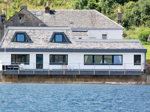 Tighnabruaich House | Waterside