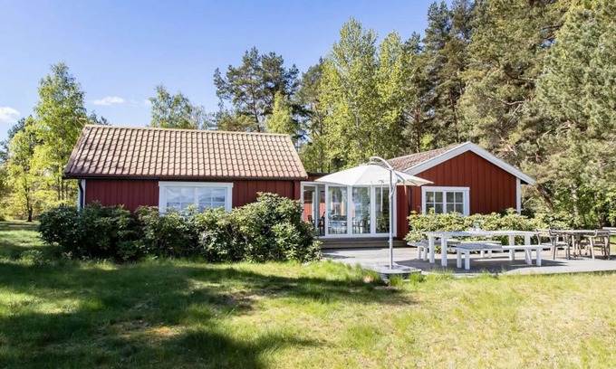 Upplands-Bro Municipality House | Waterside Swedish Archipelago Summer House