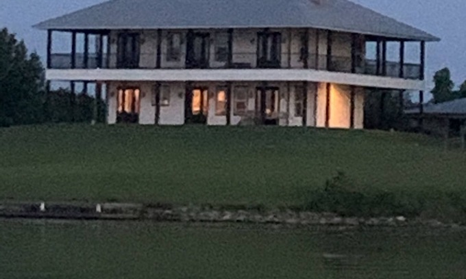 Kolin House | waterside views of oxbow, kayak,fishing, perfect spot, private deck/balcony