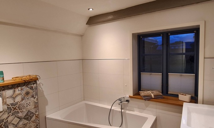 Windbergen House | Watt'n Glück - Barrier-free thatched-roof vacation home North Sea, mudflats, wind & waves