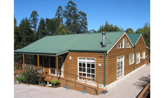 Warburton House | Wattletree Cottage Self Contained Accommodation