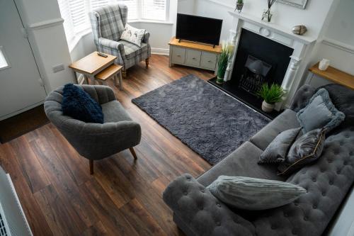 Flamborough House | Wavecrest Cottage, Hot Tub & Garden, Sleeps 8