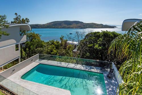 Hamilton Island House | Waves 3 Luxury 3 Bedroom Endless Ocean Views Central Location + Buggy