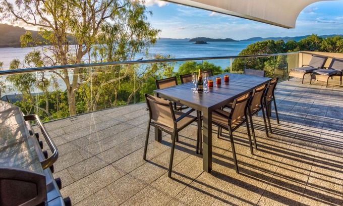Hamilton Island Apartment | Waves 6 Four Bedroom Breathtaking Ocean Views Central Location And Buggy