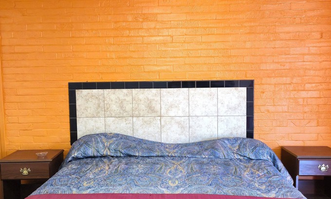 Cedar Crest Hotel | Way Side Inn by Hotel O Dallas near Fair Park Downtown