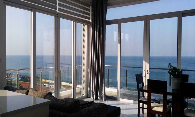 Mount Lavinia Apartment | We are opposite to Cinnamond Grand hotel and the Crescat shopping mall.