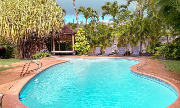 Portlock Villa | We're booking now - calendar not up to date.